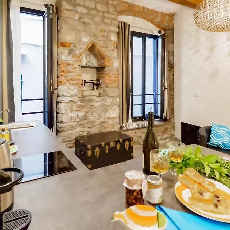 Camaella Luxury Apartment